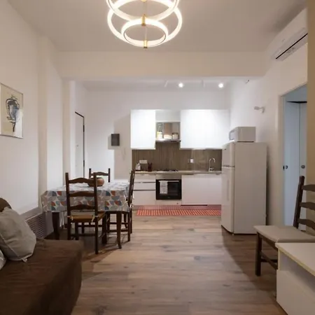 Domus Revoltella Apartmán *